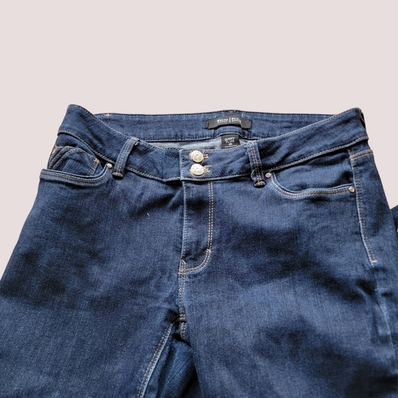 WHITE House Black Market skinny flare size 4 dark wash stretch T57. - Picture 2 of 9